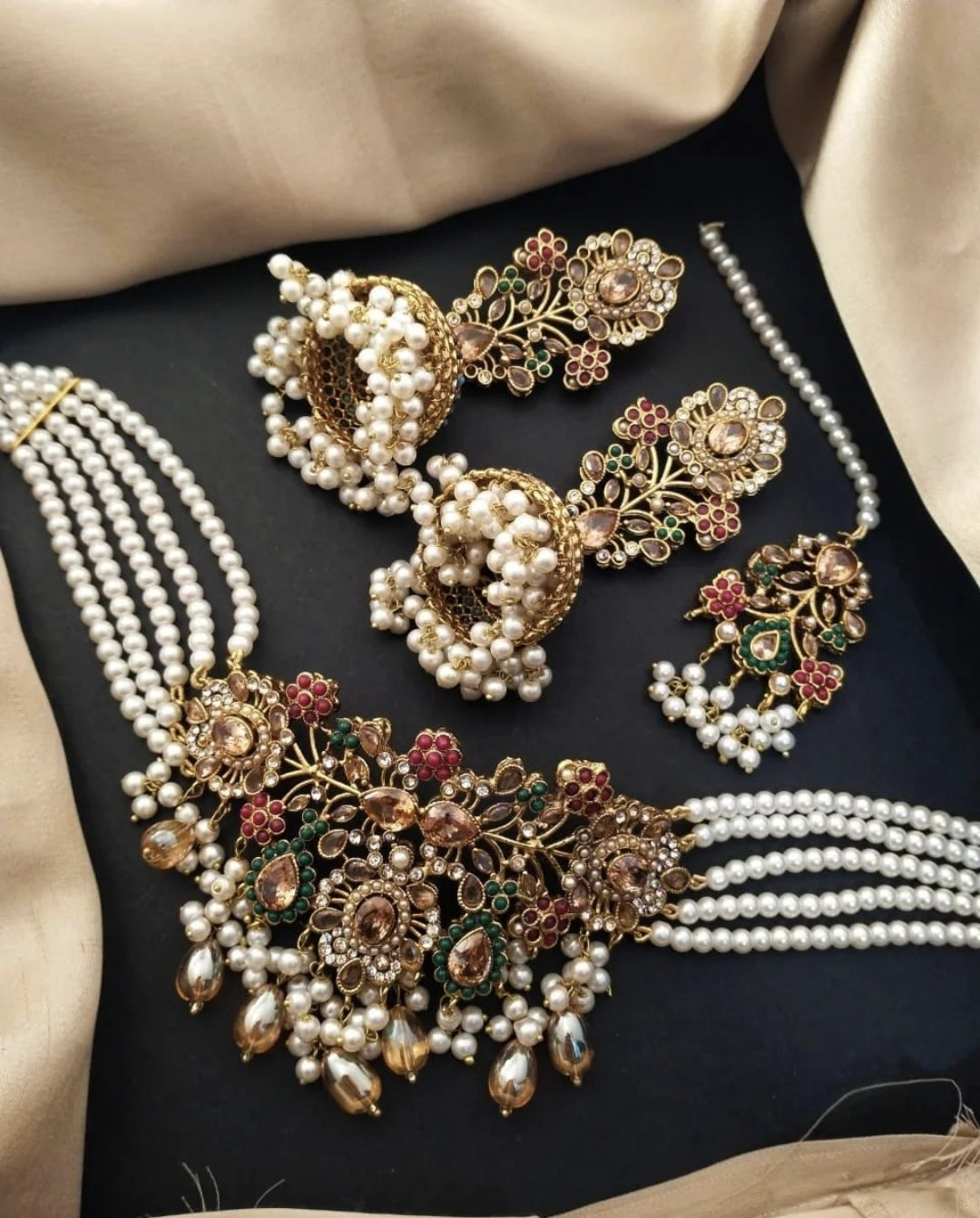 Light Weight Kundan Choker Set with Long Dangled Jhumka and Teeka / Indian Pakistani Asian Bridal Jewelry Set